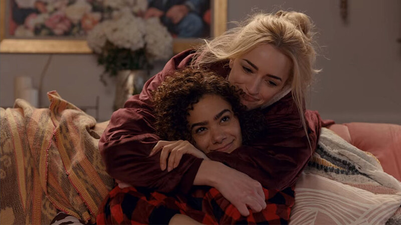 ginny and georgia hugging