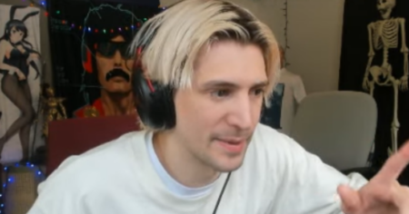 xQc on Five Nights